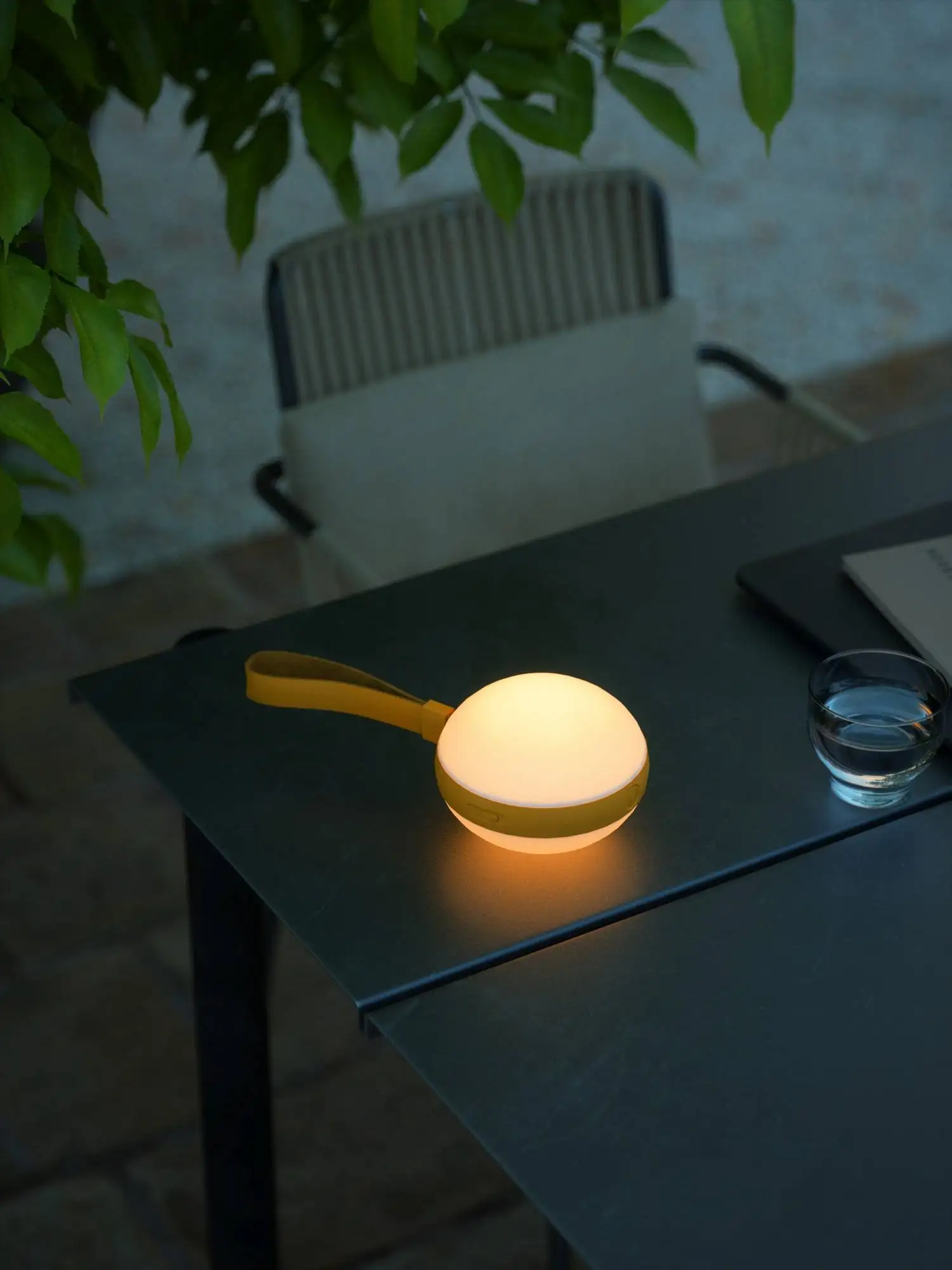 Lampe à poser d'extérieur Bring To go au design contemporain par Nordlux Lampe à poser d'extérieur Bring To go au design contemporain par Nordlux