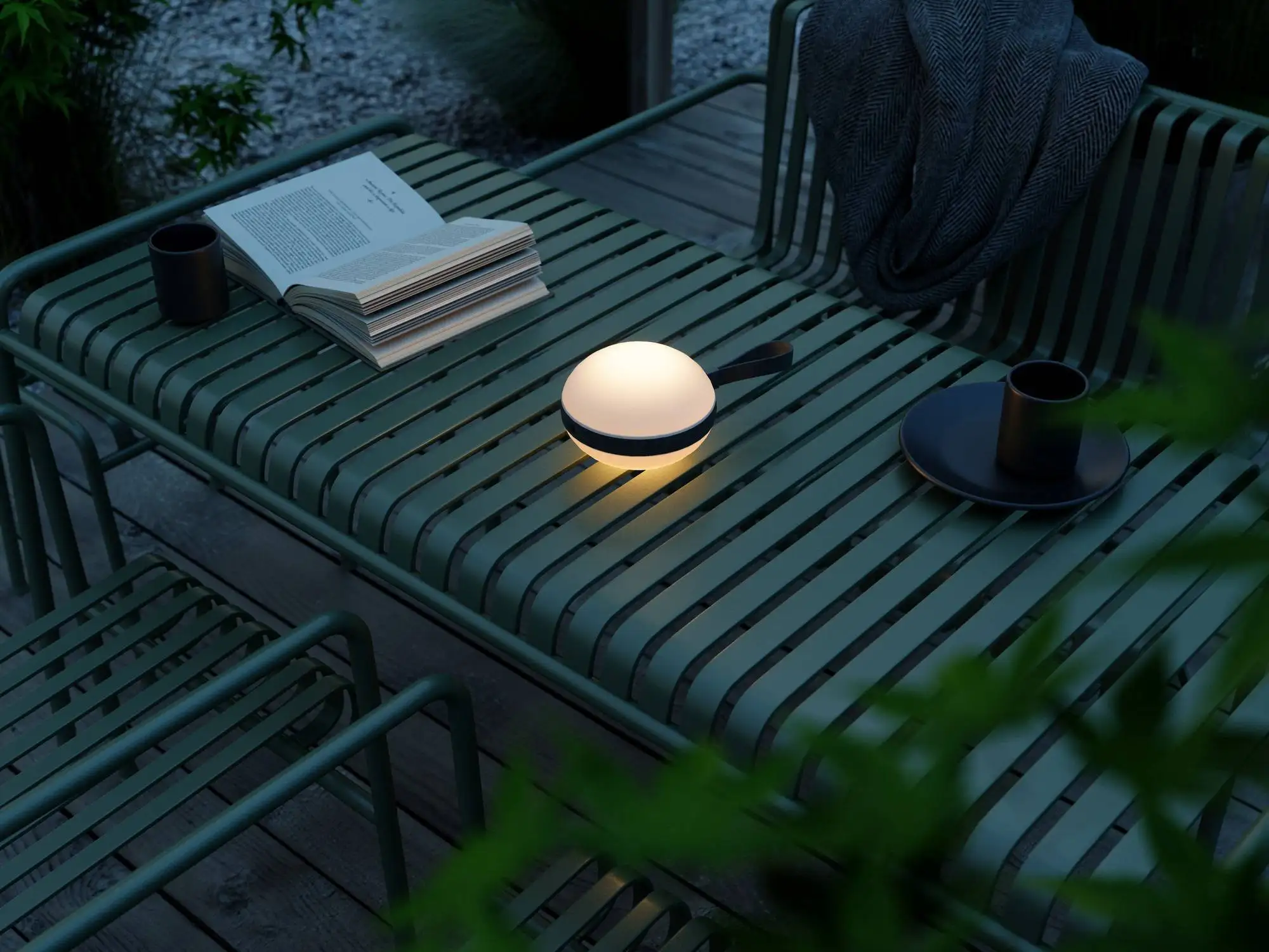 Lampe à poser d'extérieur Bring To go au design contemporain par Nordlux Lampe à poser d'extérieur Bring To go au design contemporain par Nordlux