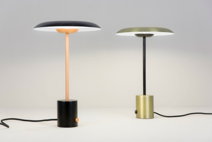 Lampe à poser design Casino LED or satiné et noire et cuivre avec régulateur de lumière par xJeR Studio