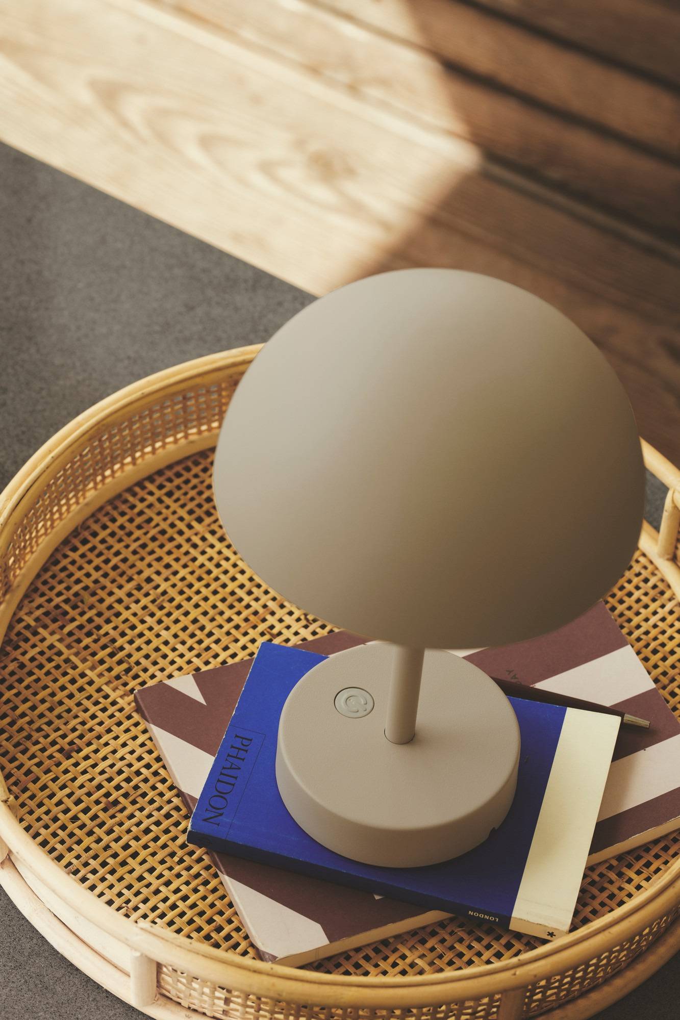 Lampe à poser d'extérieur Ellen To Go au design contemporain par Nordlux