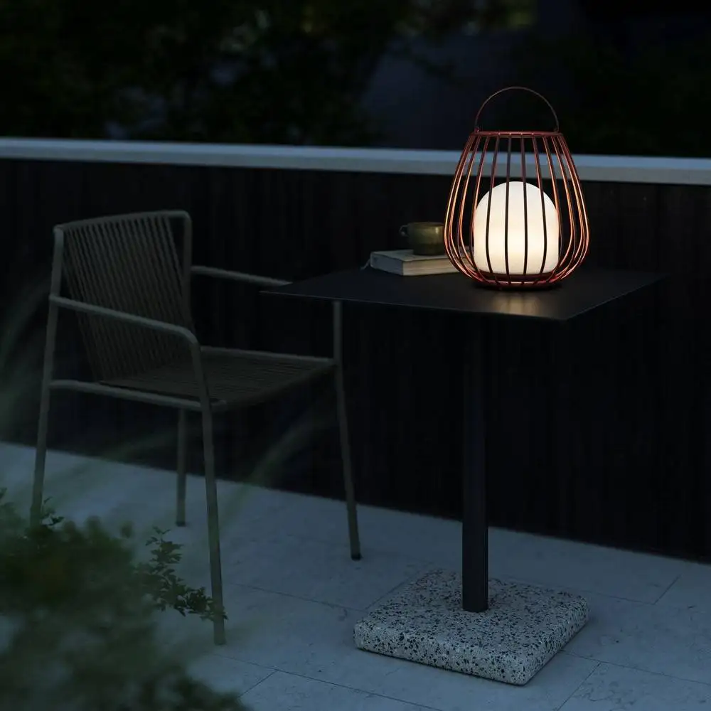Lampe à poser d'extérieur Jim To Go au design contemporain par Nordlux Lampe à poser d'extérieur Jim To Go au design contemporain par Nordlux