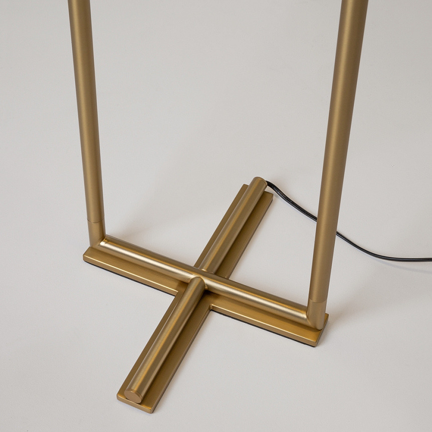 Lampadaire The Sixth Sense en métal au design contemporain par Maytoni Lampadaire The Sixth Sense en métal au design contemporain par Maytoni