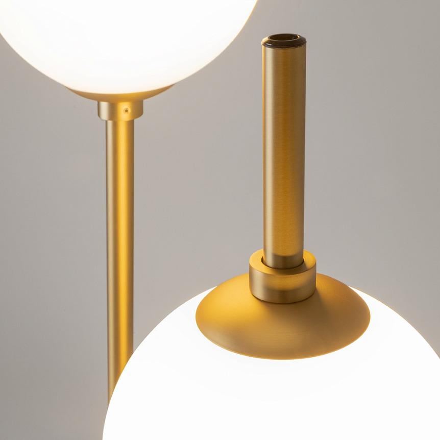Lampadaire The Sixth Sense en métal au design contemporain par Maytoni Lampadaire The Sixth Sense en métal au design contemporain par Maytoni