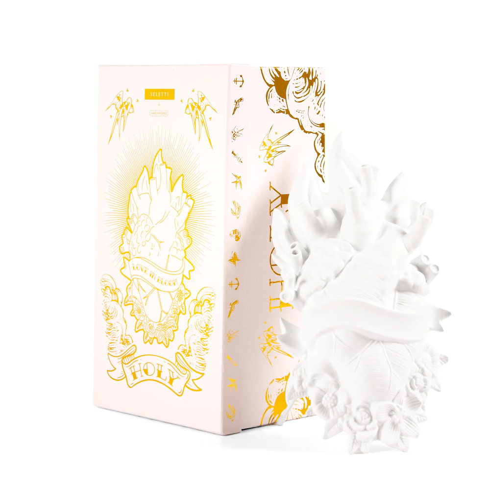 Vase design Holy Love in Bloom en porcelaine en forme de coeur par Marcantonio X Seletti Vase design Holy Love in Bloom en porcelaine en forme de coeur par Marcantonio X Seletti