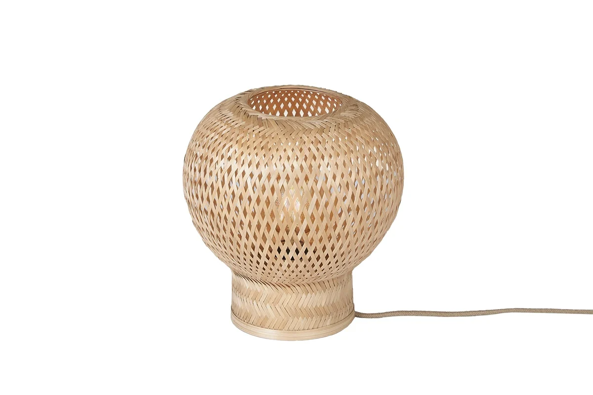 Lampe à poser Barbados en bambou tissé au design naturel par Good & Mojo