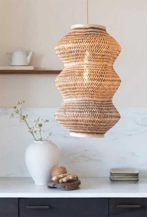 Suspension Barbados en bambou tissé au design naturel par Good & Mojo