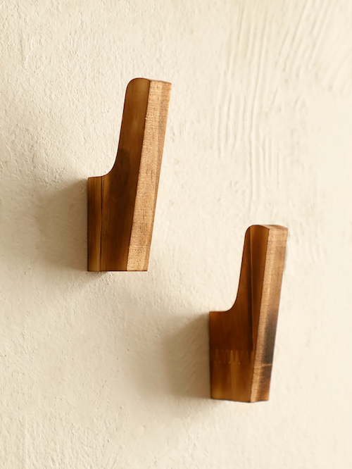 Patère murale Newby 2 au design naturel en bois naturel