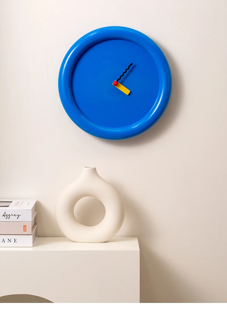 Horloge murale design Bauhaus au design minimaliste Horloge murale design Bauhaus au design minimaliste