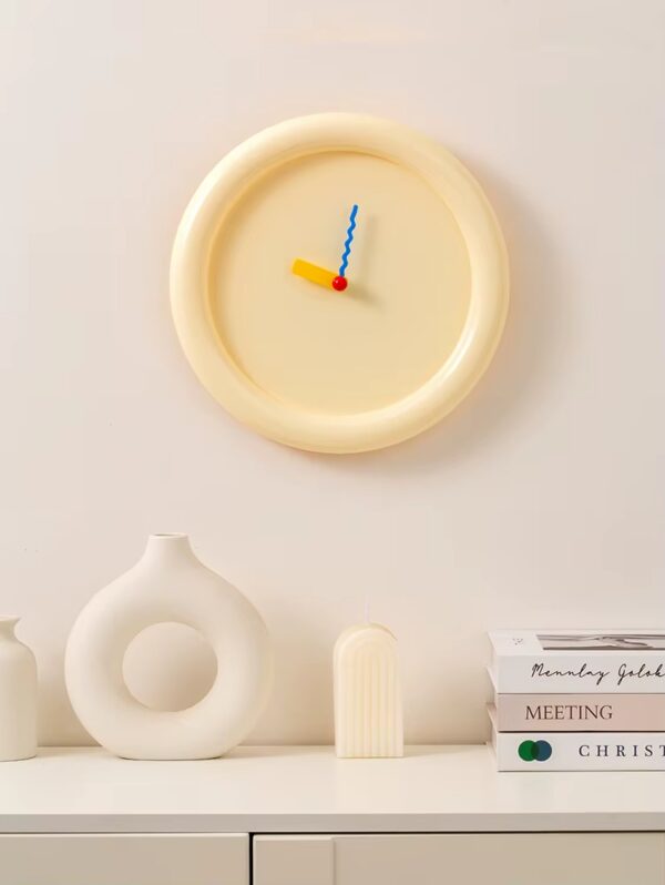 Horloge murale design Bauhaus au design minimaliste