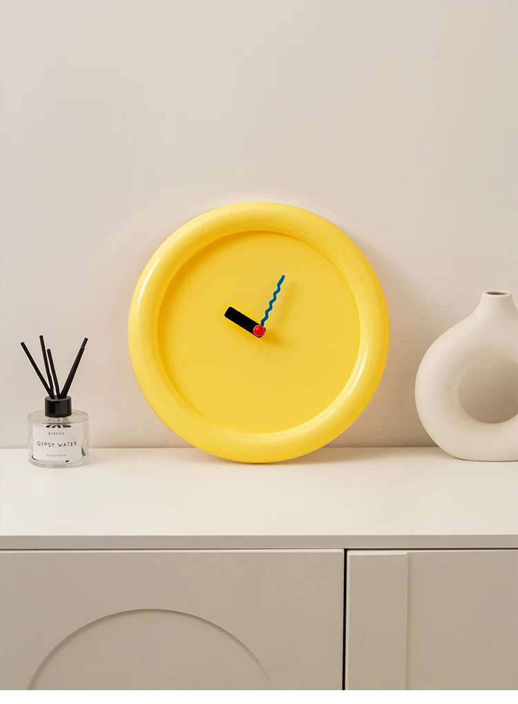 Horloge murale design Bauhaus au design minimaliste Horloge murale design Bauhaus au design minimaliste
