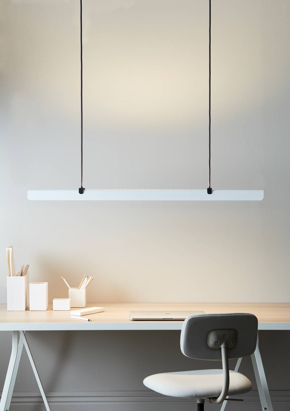 Suspension linéaire Fold G2 dimmable avec éclairage haut et bas au design contemporain par Belid