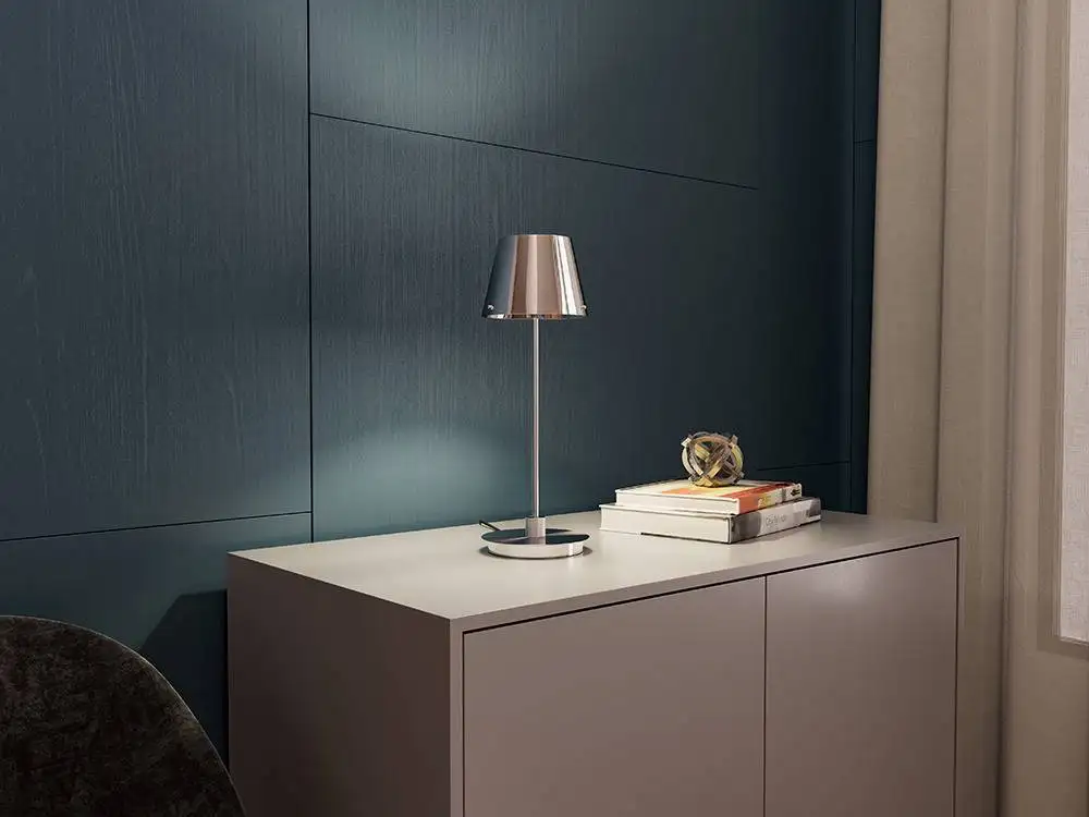 Lampe à poser Gil Il Grande base en métal au design contemporain par Herstal