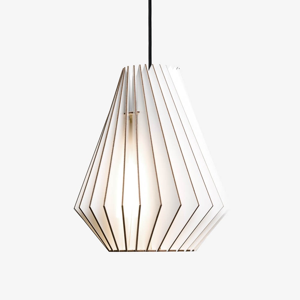 Suspension HEKTOR Ø24,5cm découpée au laser en bouleau naturel par IUMI Design Suspension en bois HEKTOR Ø24,5cm découpée au laser en bouleau naturel par IUMI Design