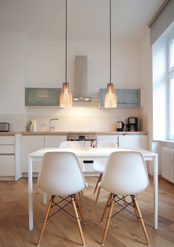 Suspension en bouleau naturel ENA L Ø19 cm découpée au laser par IUMI Design