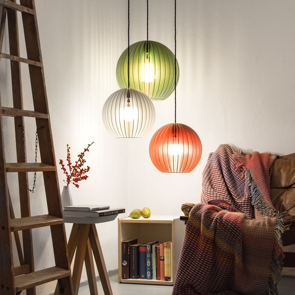 Suspension AION Ø30cm en bouleau naturel découpée au laser au design scandinave par IUMI Design Suspension AION Ø30cm en bouleau naturel découpée au laser au design scandinave par IUMI Design