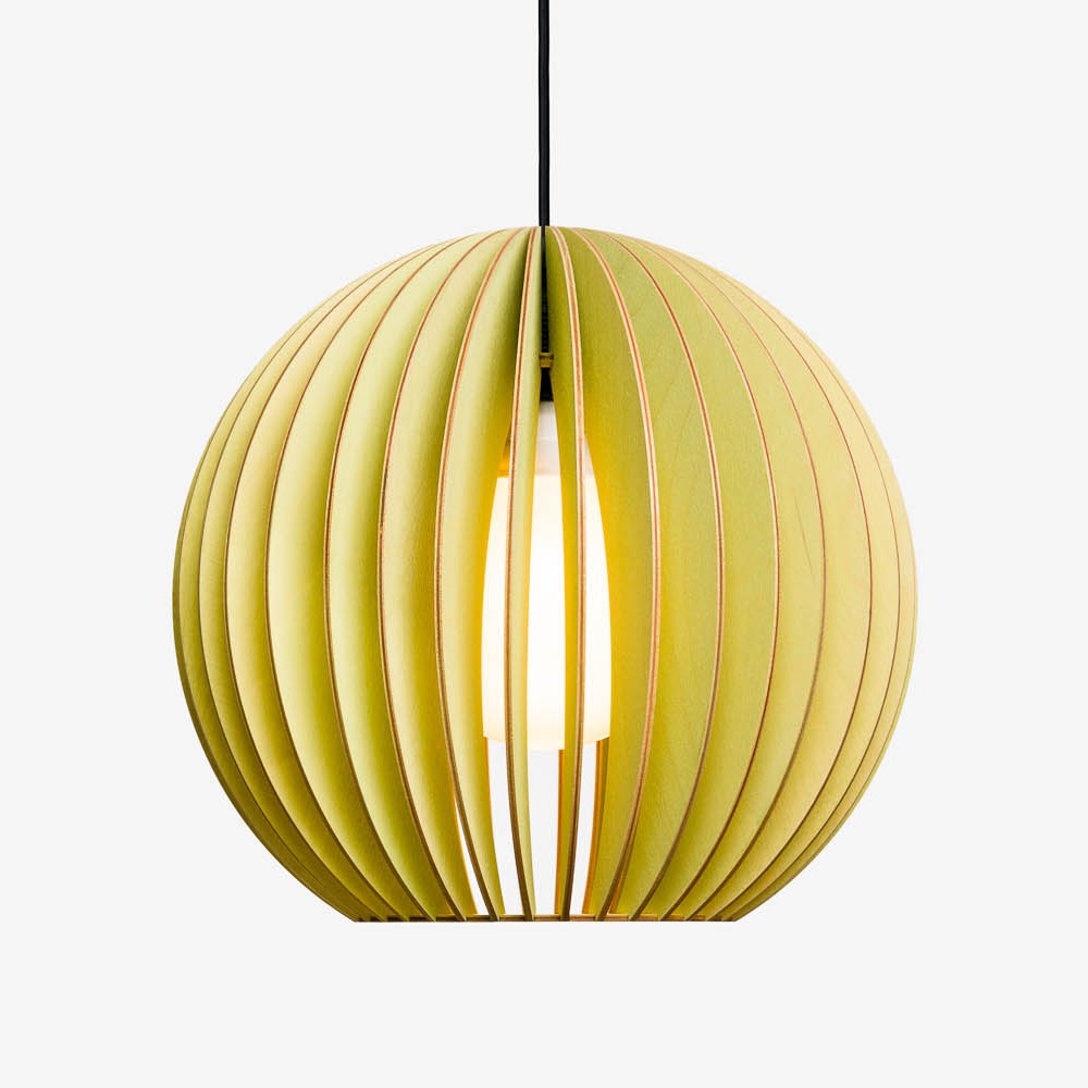 Suspension AION Ø30cm en bouleau naturel découpée au laser au design scandinave par IUMI Design Suspension AION Ø30cm en bouleau naturel découpée au laser au design scandinave par IUMI Design