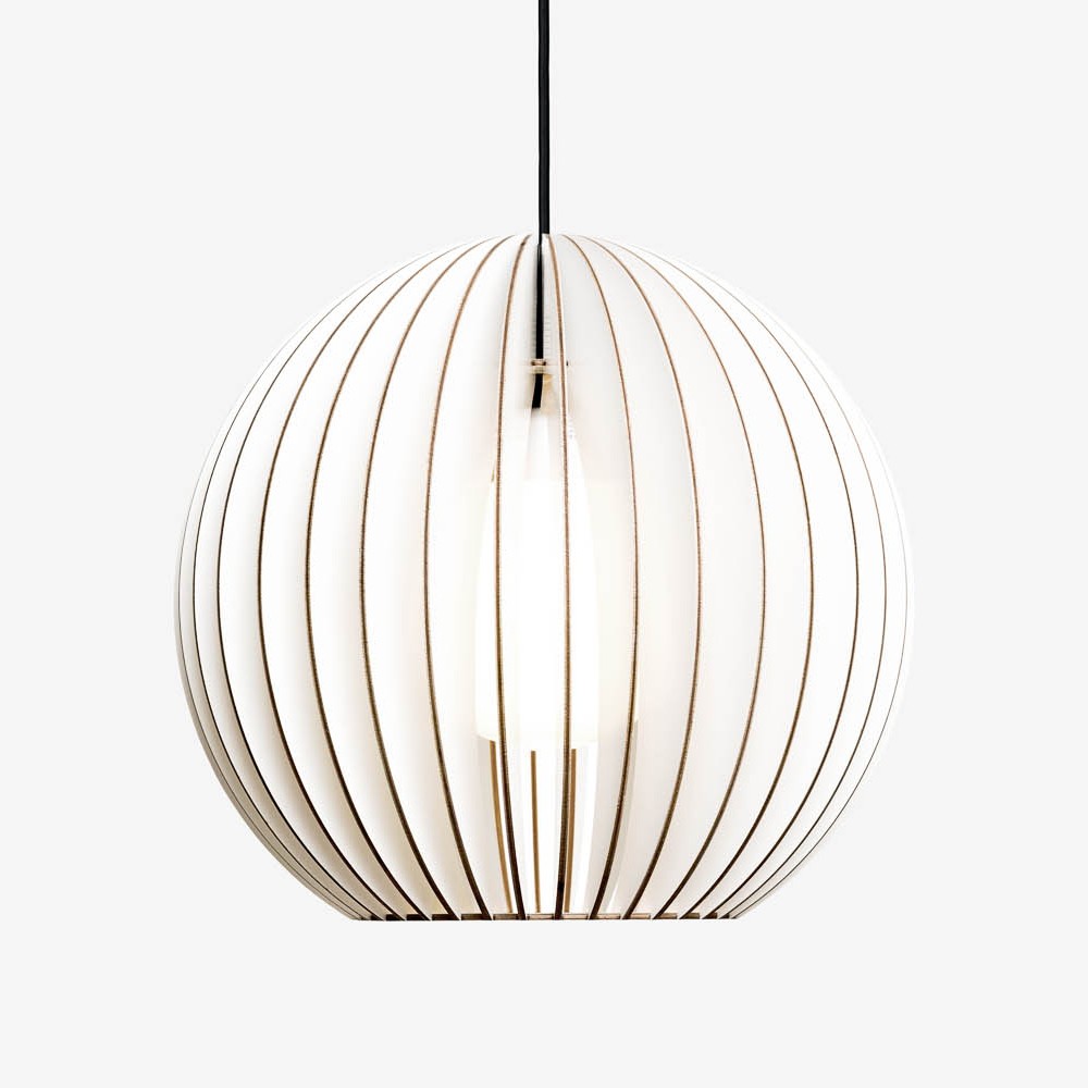 Suspension AION Ø30cm en bouleau naturel découpée au laser au design scandinave par IUMI Design Suspension AION Ø30cm en bouleau naturel découpée au laser au design scandinave par IUMI Design