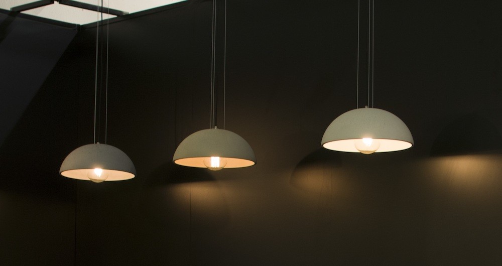 Suspension en béton Globus 410 au design industriel par Urbi et Orbi