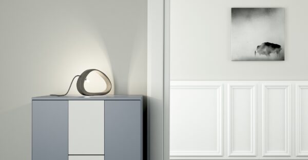 Lampe béton : luminaires en béton brut ou poli Lampe à poser en béton Aretha T au design industriel par Urbi et Orbi