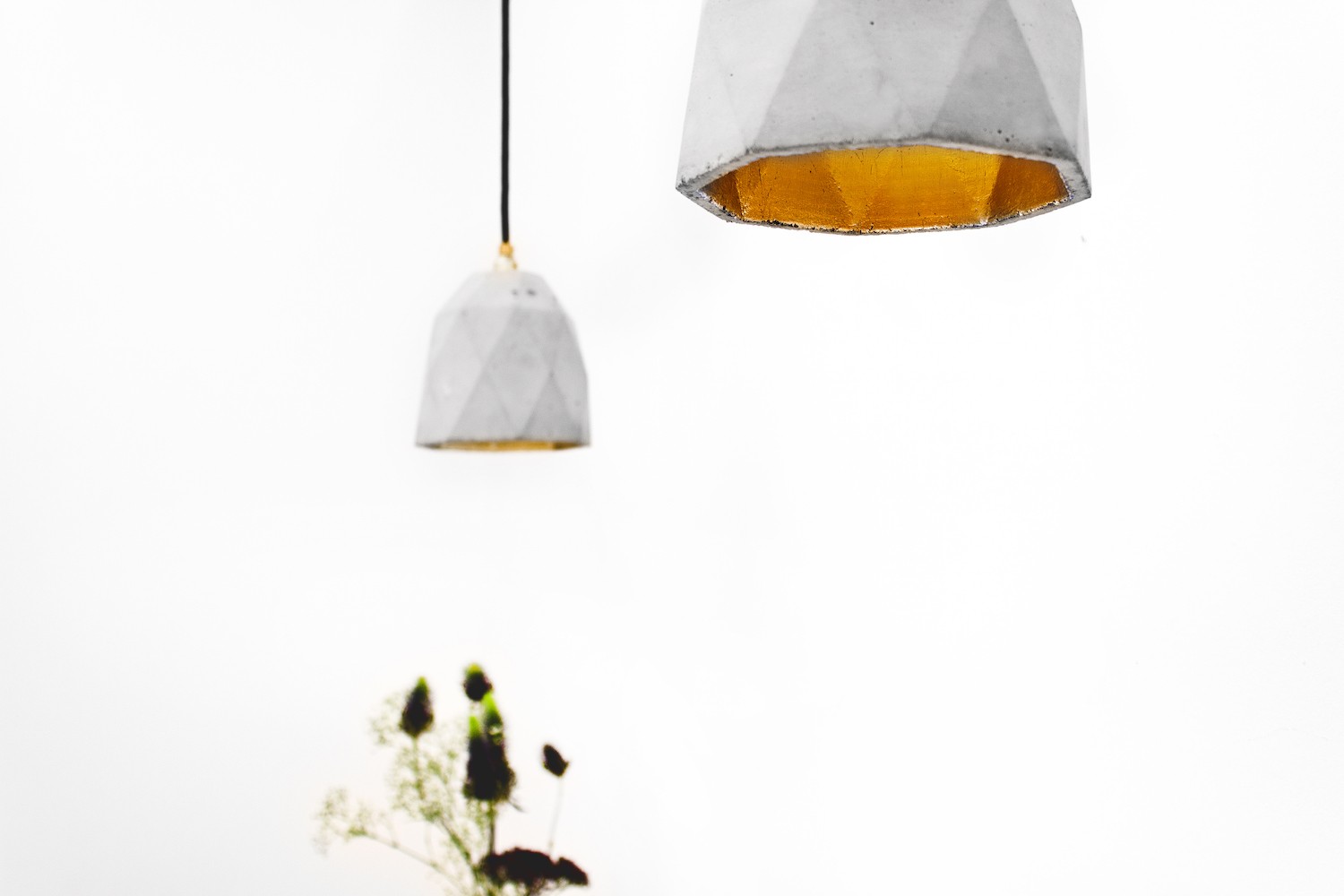 Suspension Design T1 Triangle en béton par Stefan Gant x Gant lights Suspension Design T1 Triangle Beton