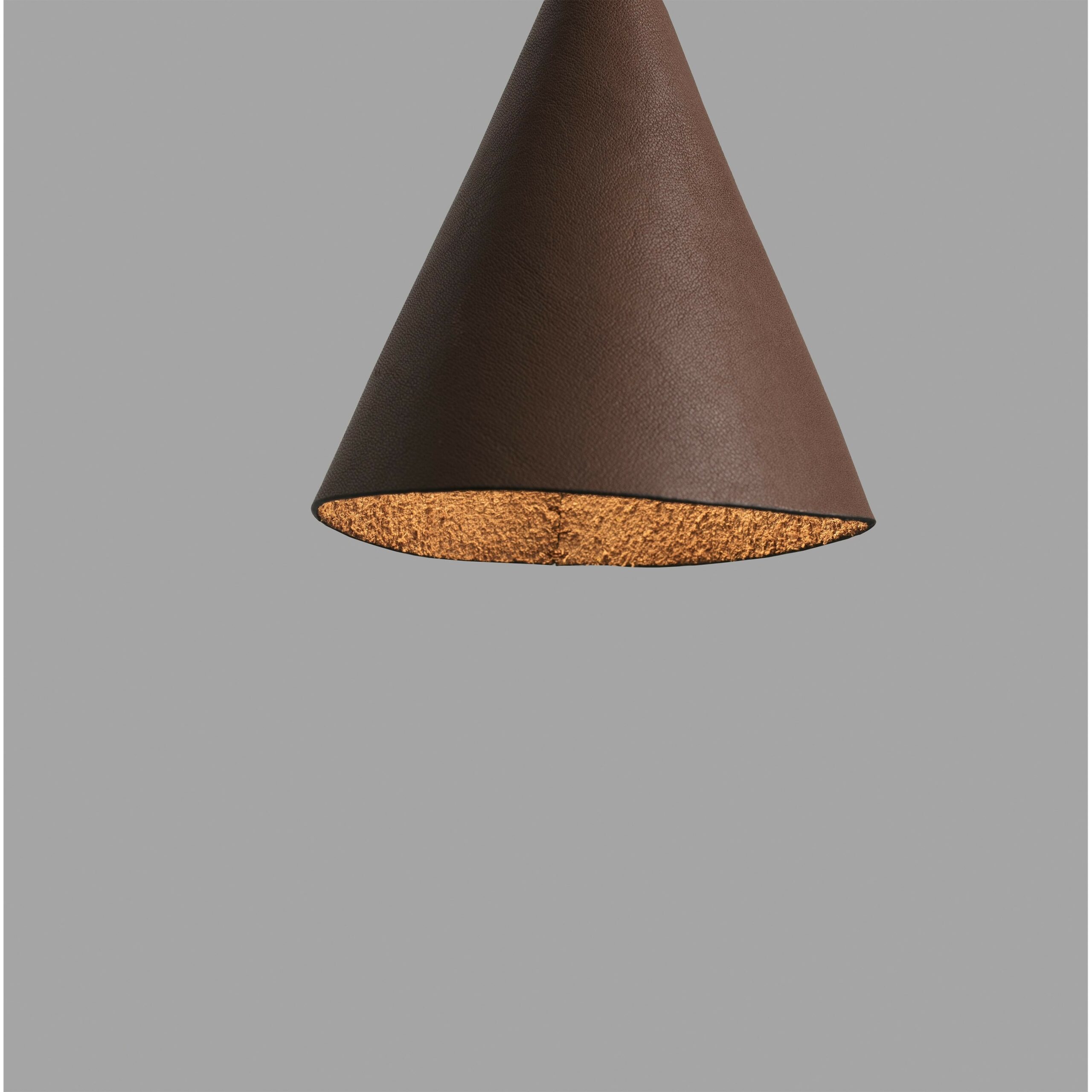 Suspension avec abat-jour conique en cuir Fada Led au design contemporain et original