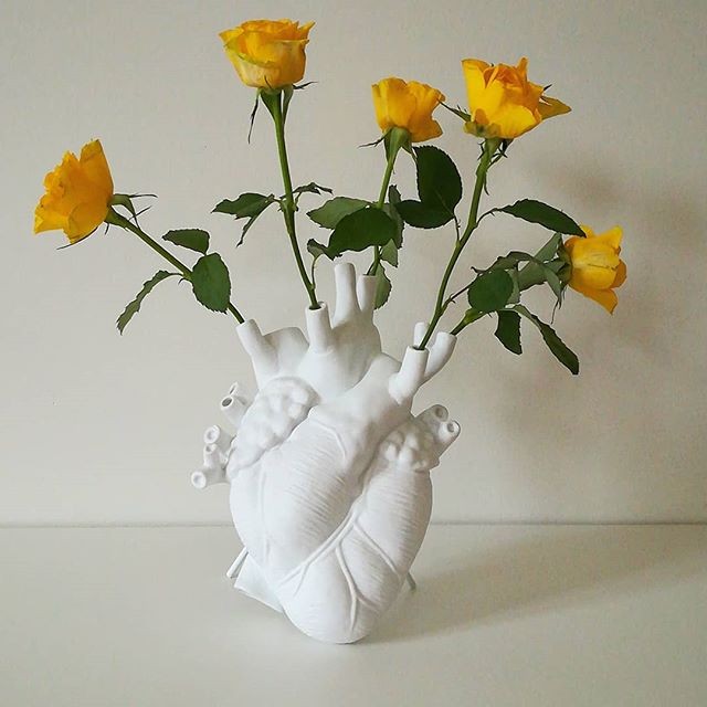 Vase design Love in Bloom en porcelaine en forme de coeur par Marcantonio X Seletti Vase design Love in Bloom en porcelaine en forme de coeur par Marcantonio X Seletti