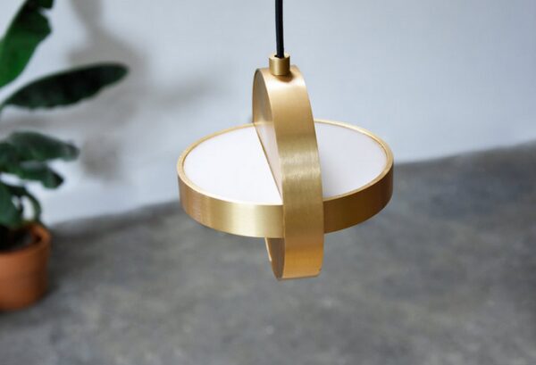 Suspension design PLUS Led laiton en aluminium anodisé par NOCC X Eno studio
