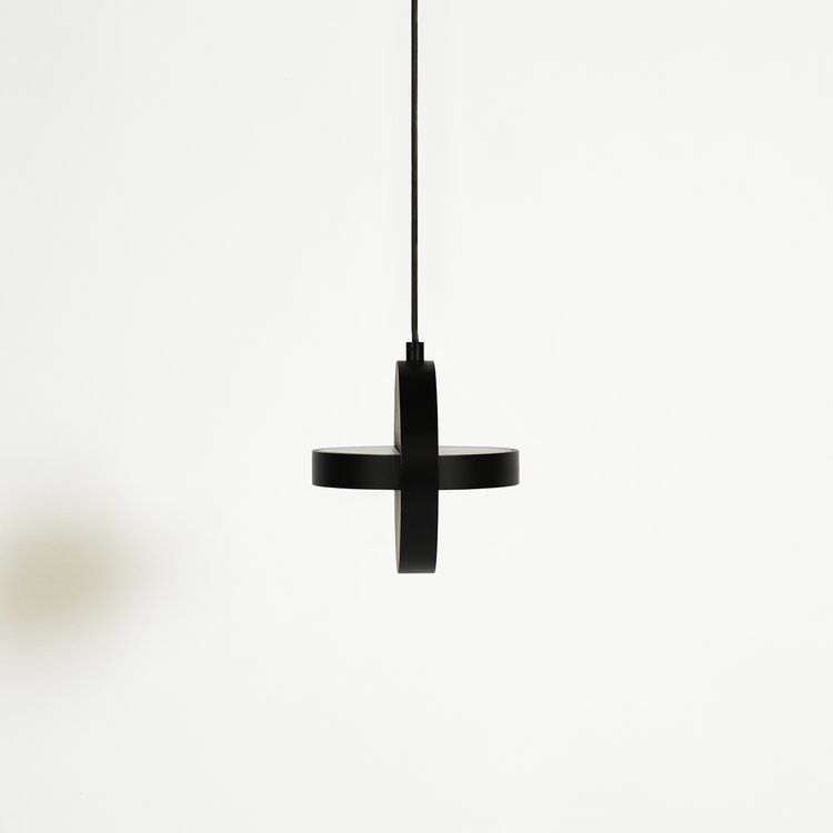 Suspension design PLUS Led en acier noir par NOCC X Eno studio Suspension design PLUS Led en acier noir par NOCC X Eno studio