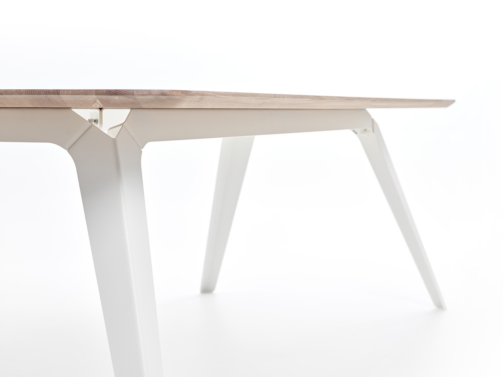 Table à manger design Fold 240×100 en bois de chêne et acier par Bas Vellekoop X Puik Art Table à manger design Fold 240×100 en bois de chêne et acier par Bas Vellekoop X Puik Art