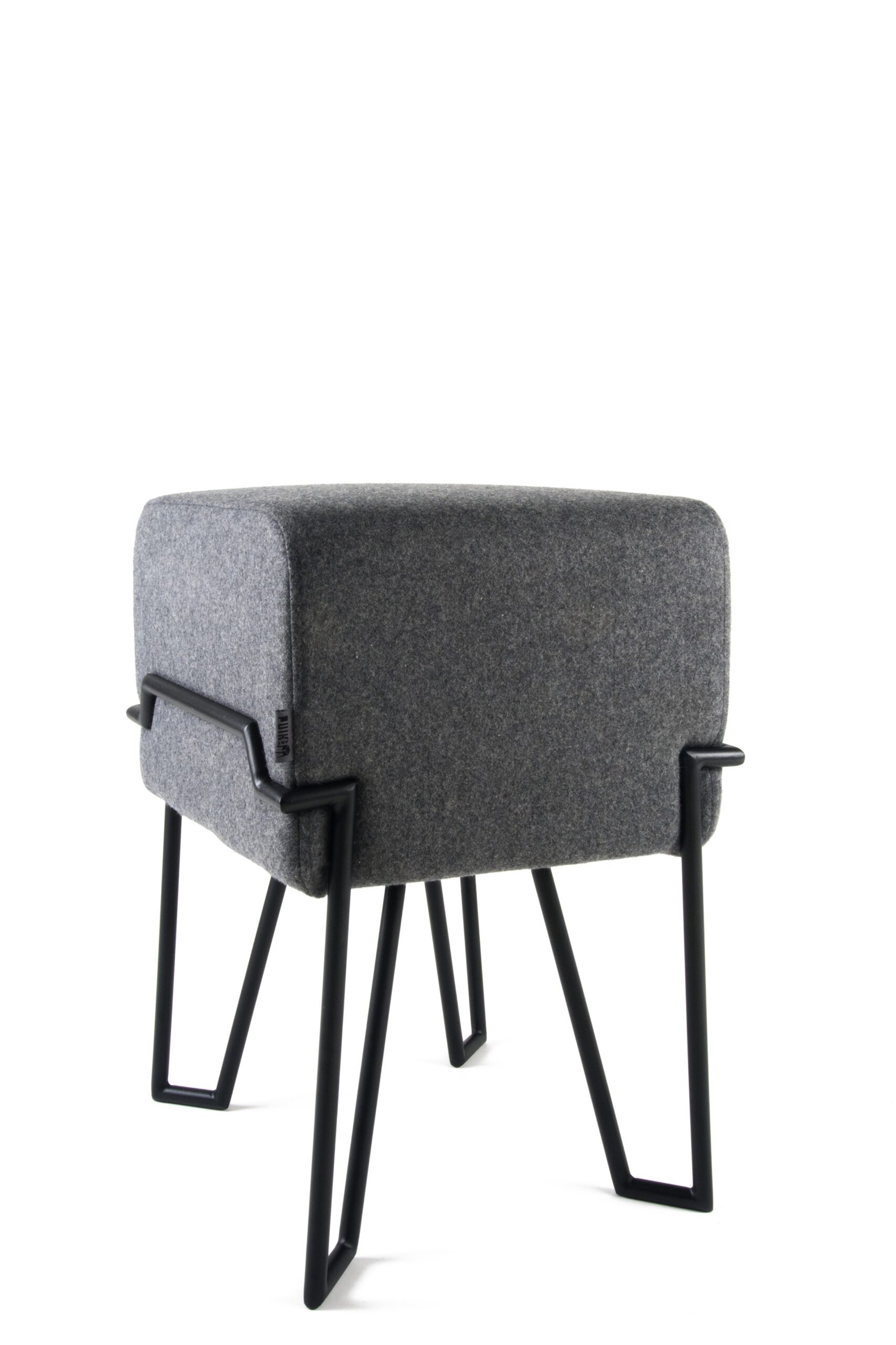Tabouret design en feutre Bokk au design graphique par Ka-Lai Chan X Puik Art Tabouret design Bokk noir/gris en feutre