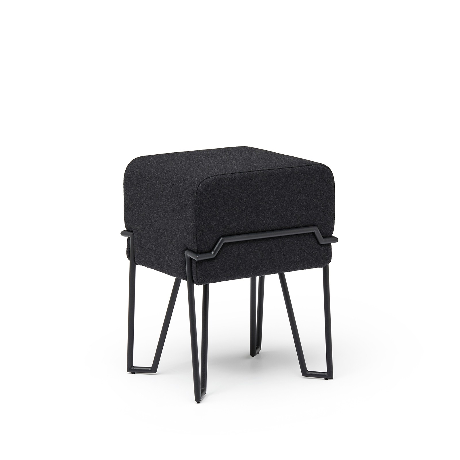 Tabouret design en feutre Bokk au design graphique par Ka-Lai Chan X Puik Art Tabouret design en feutre Bokk au design graphique par Ka-Lai Chan X Puik Art