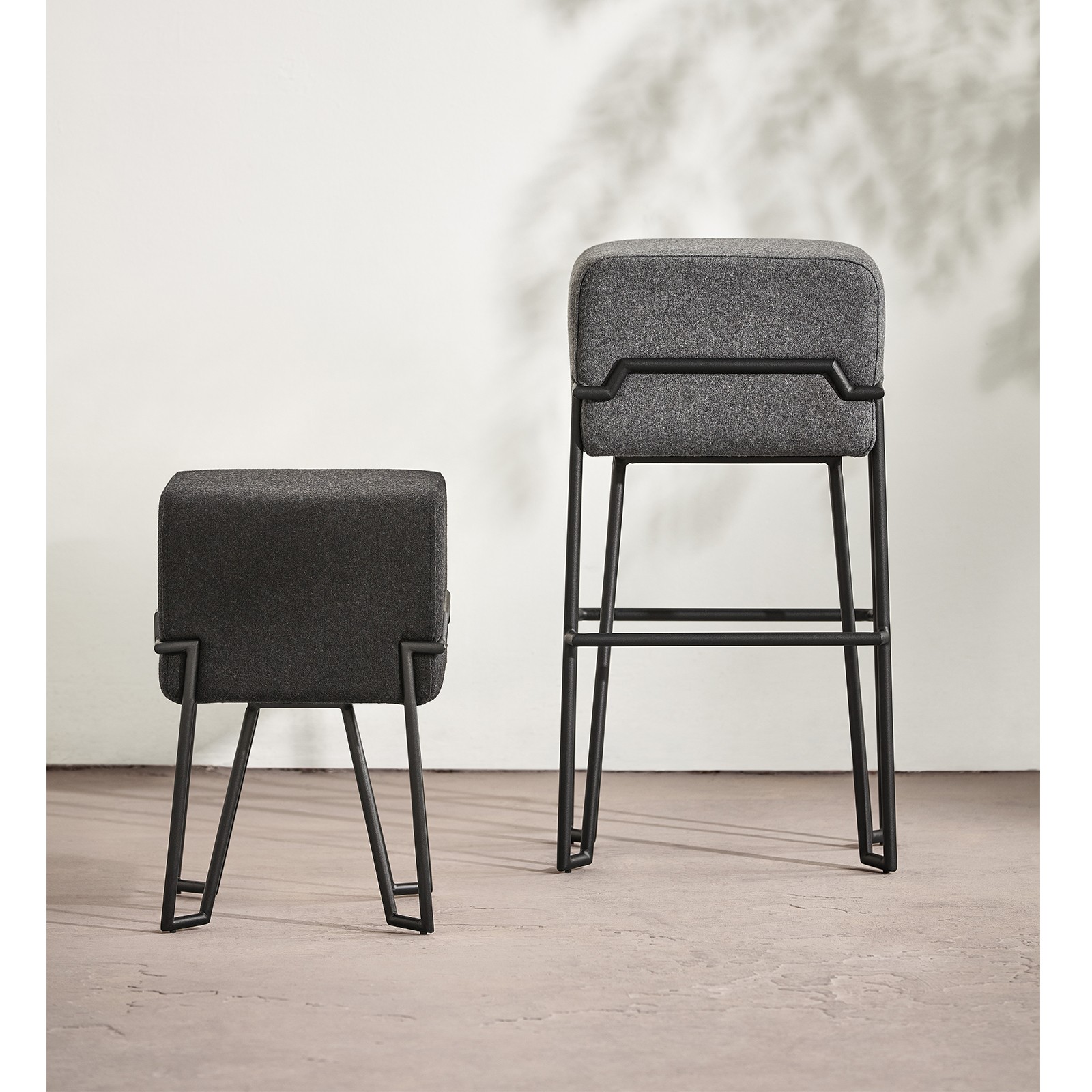 Tabouret design en feutre Bokk au design graphique par Ka-Lai Chan X Puik Art Tabouret design en feutre Bokk au design graphique par Ka-Lai Chan X Puik Art