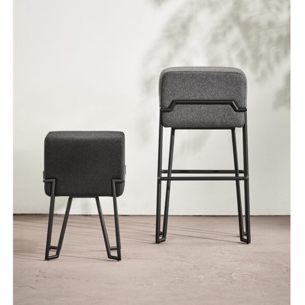 Tabouret haut en feutre Bokk bar au design graphique par Ka-Lai Chan X Puik Art